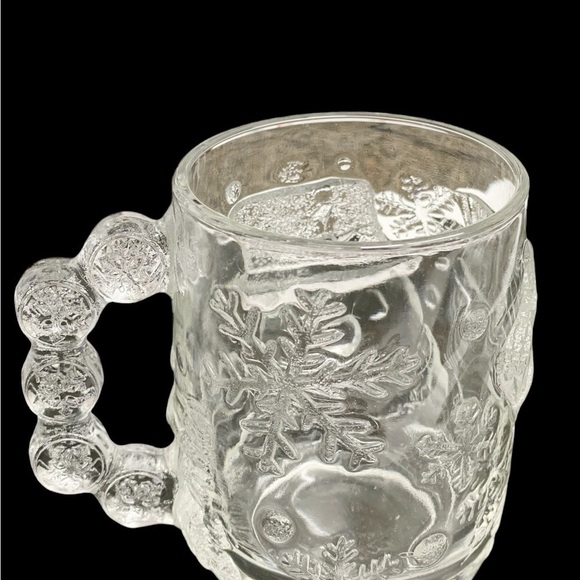 4 Vintage Luminarc USA
Snowman & Snowflake glass
Mugs, Coffee, Tea or Hot Cocoa - Picture 8 of 8